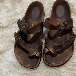 GUC cute sandals